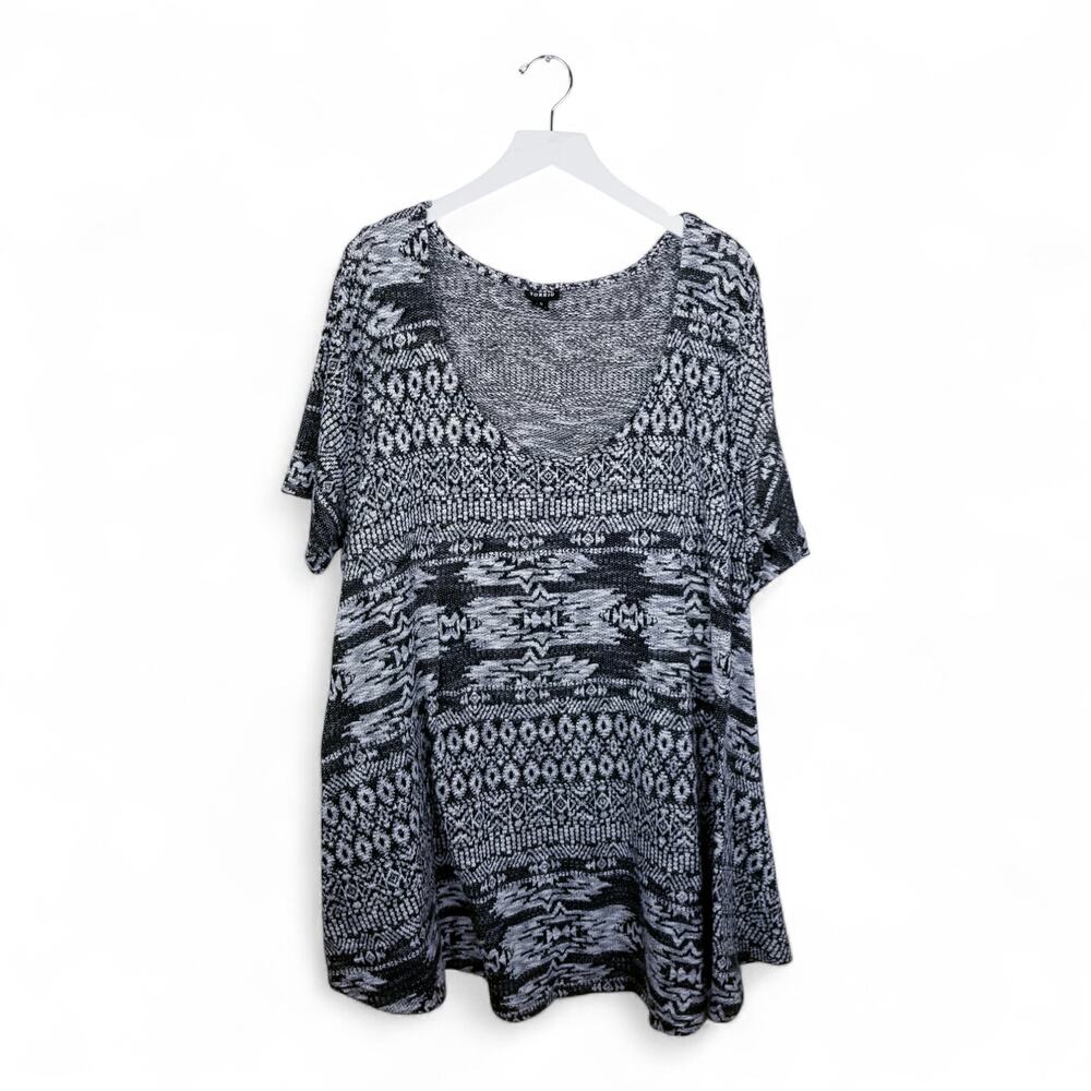 TORRID Scoop Neck Tunic Black & White Jacquard Swing A-line S/S - 5X (28)